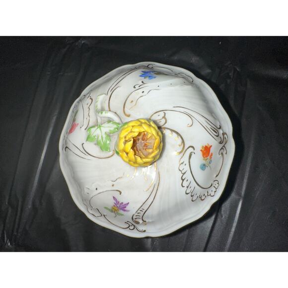 ESTATE SALE- 19TH CENTURY ANTIQUE MEISSEN CACHE POT SUGAR BOWL WITH LID FLORAL - Picture 4 of 6